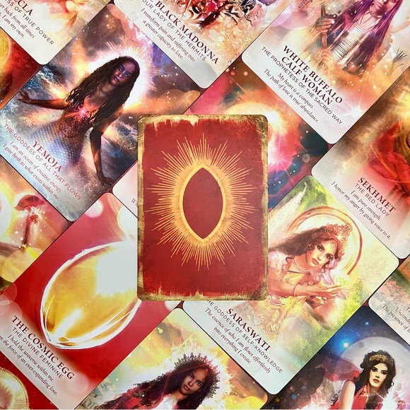The Divine Feminine Oracle Card Deck LIKE NEW - Picture 4 of 5